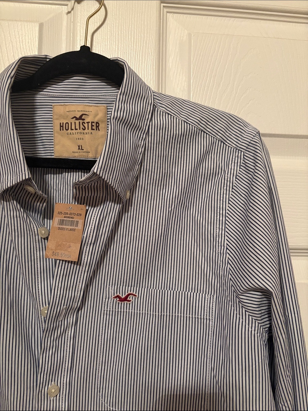 NWT Hollister men’s blue & white striped long sleeved button down shirt,msrp $50